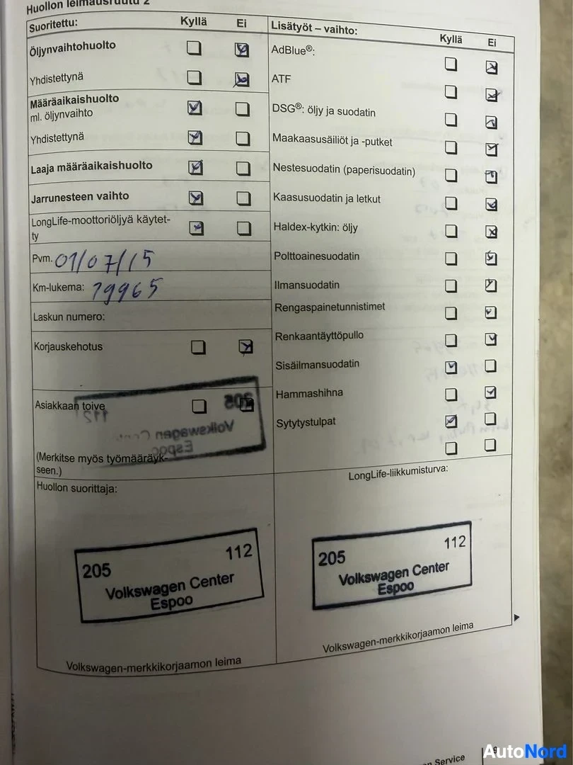 Asiakirja: Huoltokirjan sivu, jossa on merkintöjä suoritetuista huolloista ja lisätyö-vaihtoehdoista. Sivulla näkyy päivämäärä 07/07/15 ja kilometrilukema 79965. Kaksi lei