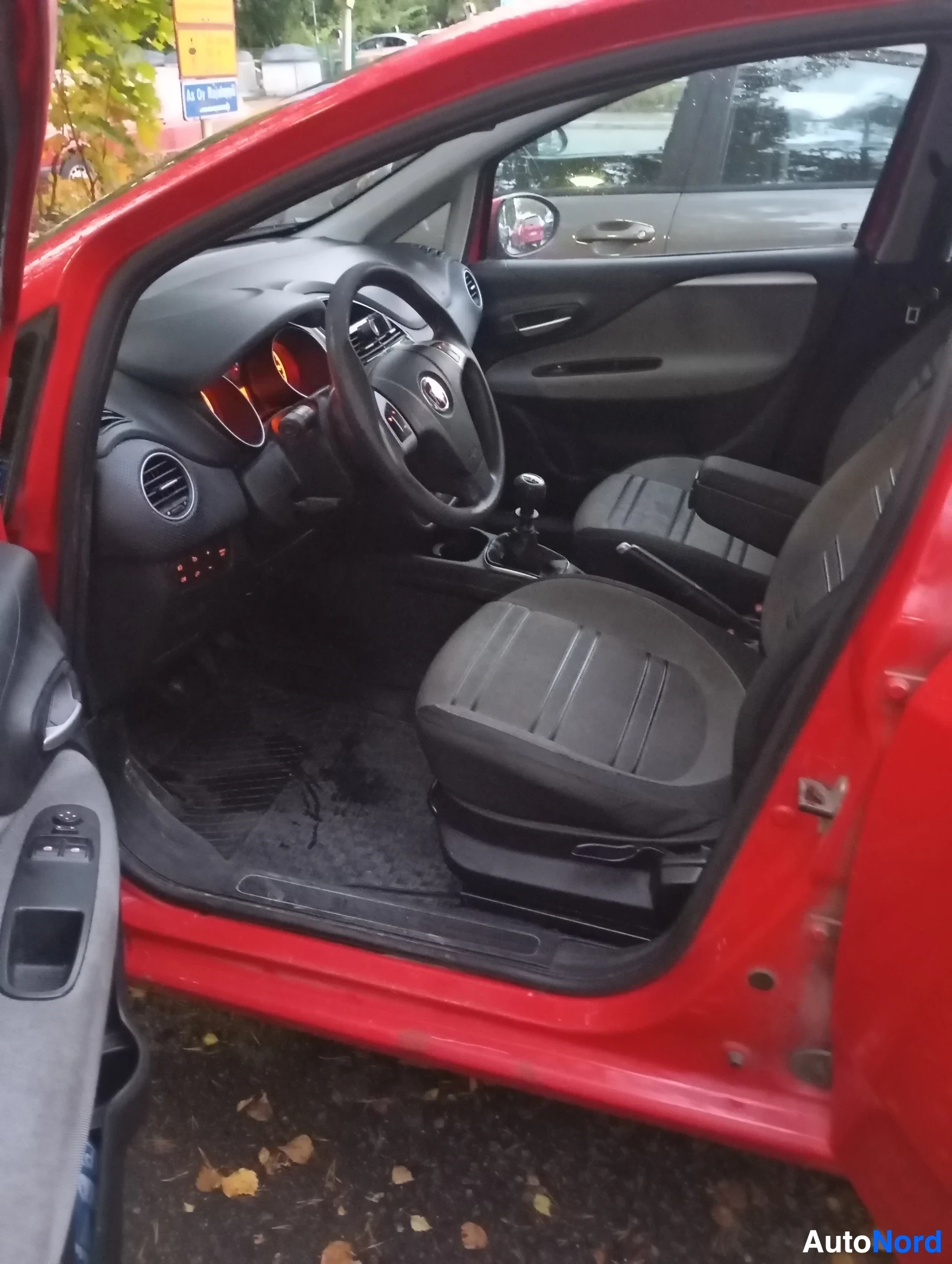 Punainen Fiat Punto Evo 2011, ulkokuva 11 – Vantaa