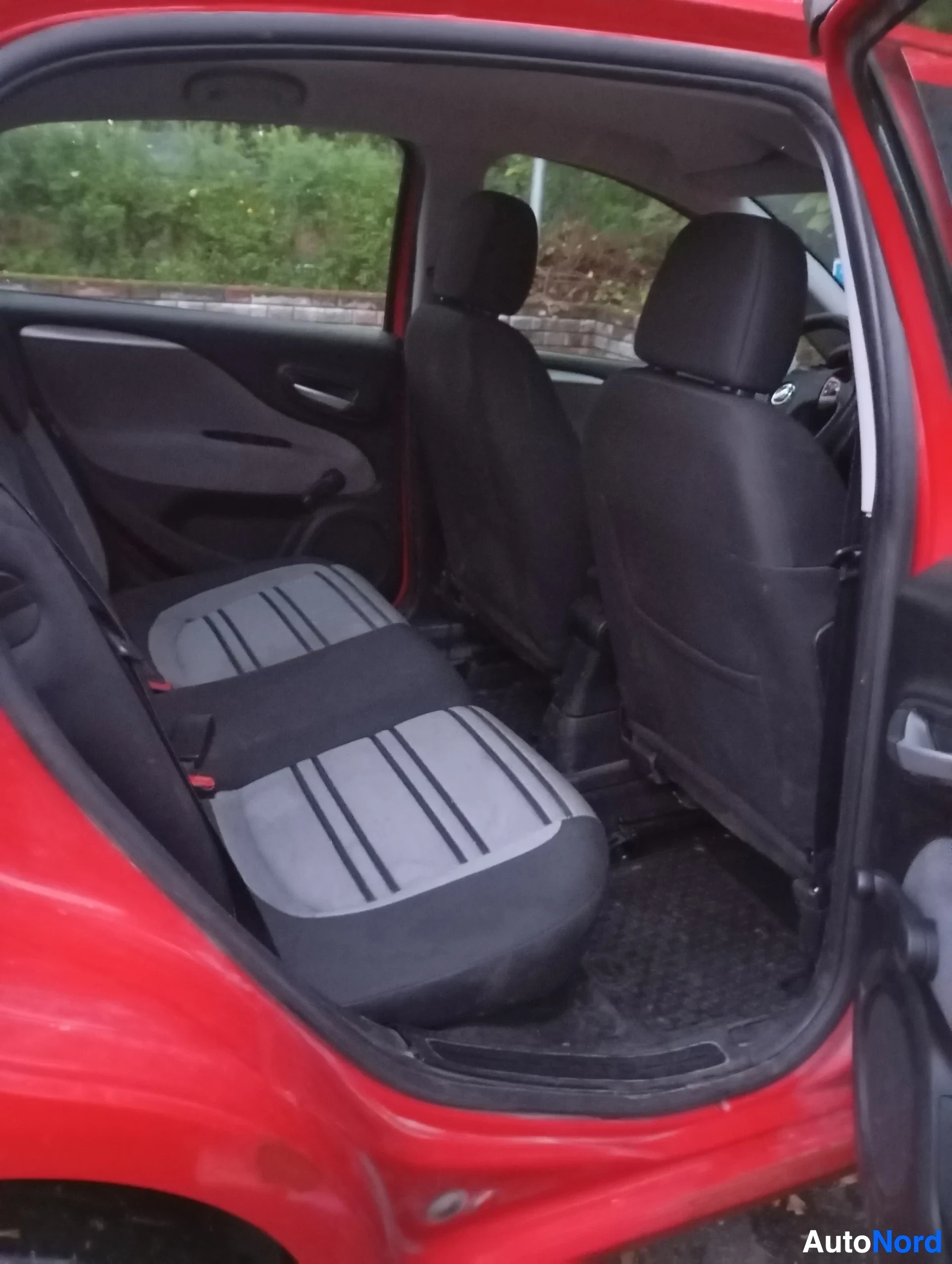 Punainen Fiat Punto Evo 2011, ulkokuva 12 – Vantaa