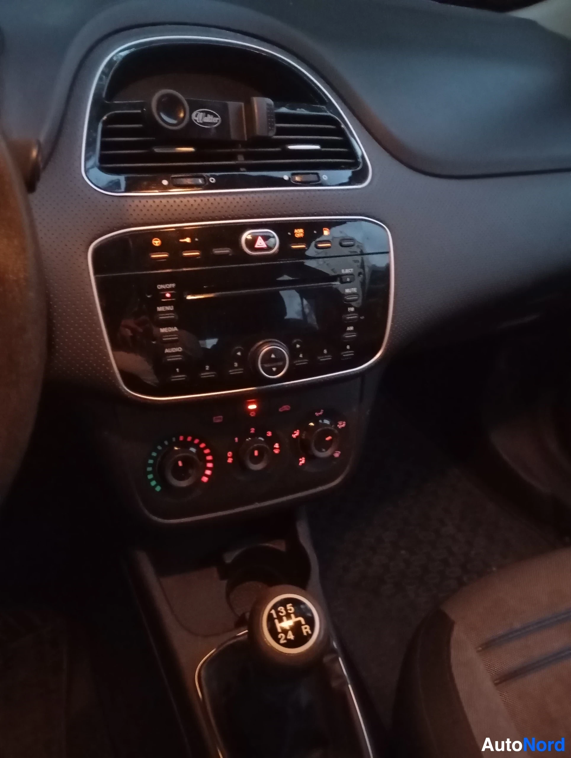 Punainen Fiat Punto Evo 2011, ulkokuva 15 – Vantaa