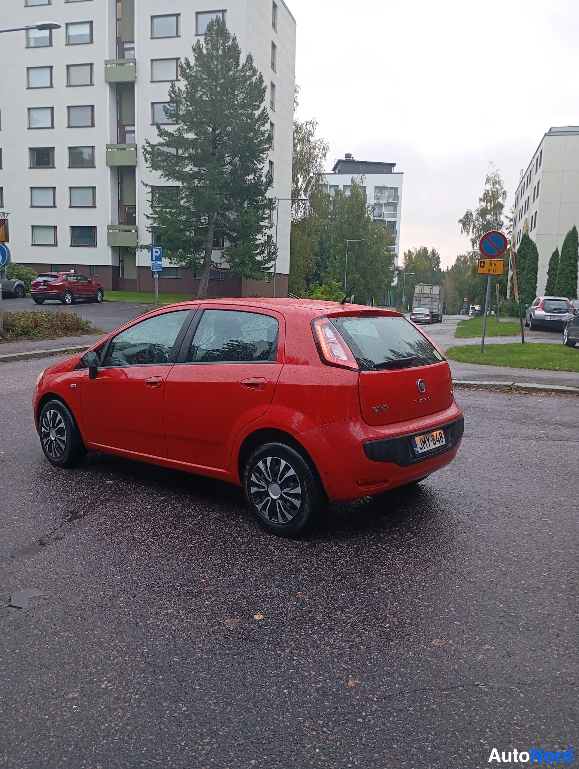 Punainen Fiat Punto Evo 2011, ulkokuva 5 – Vantaa