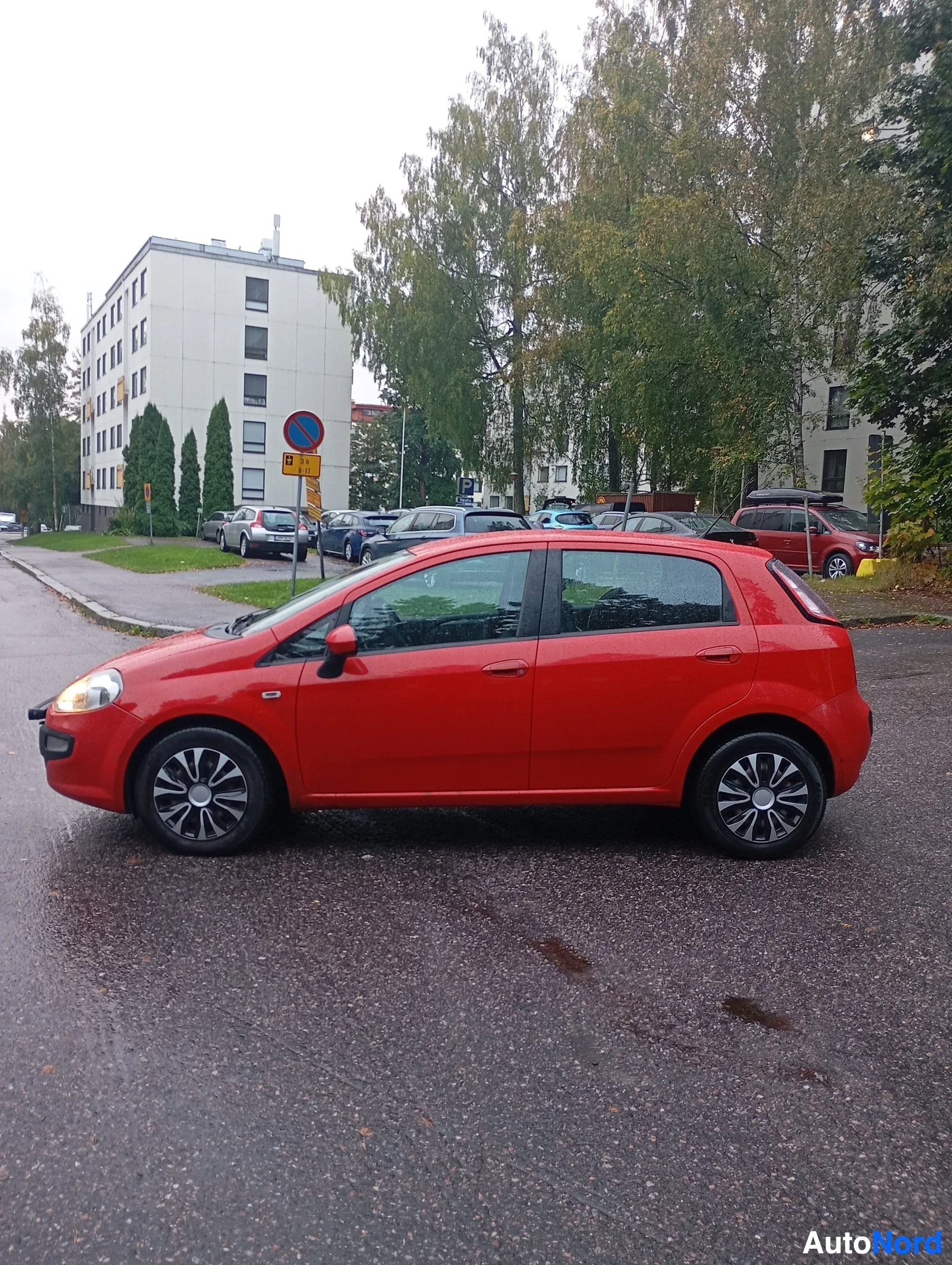 Punainen Fiat Punto Evo 2011, ulkokuva 6 – Vantaa