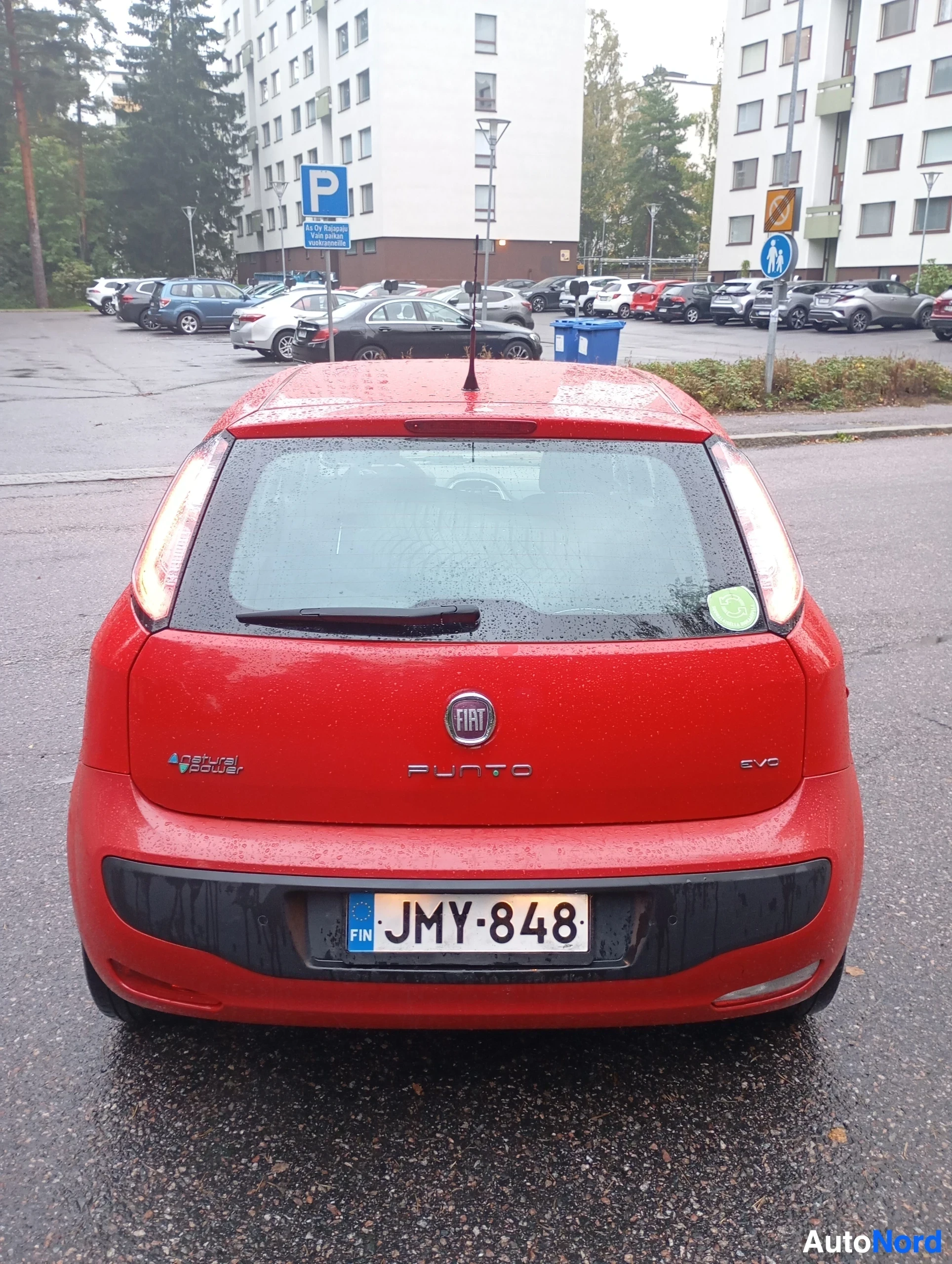 Punainen Fiat Punto Evo 2011, ulkokuva 8 – Vantaa