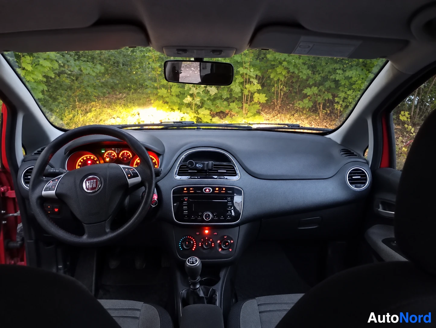 Punainen Fiat Punto Evo 2011, ulkokuva 9 – Vantaa