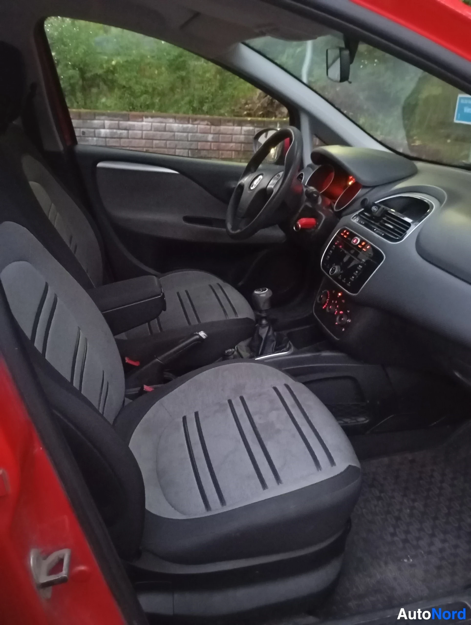 Punainen Fiat Punto Evo 2011, ulkokuva 10 – Vantaa