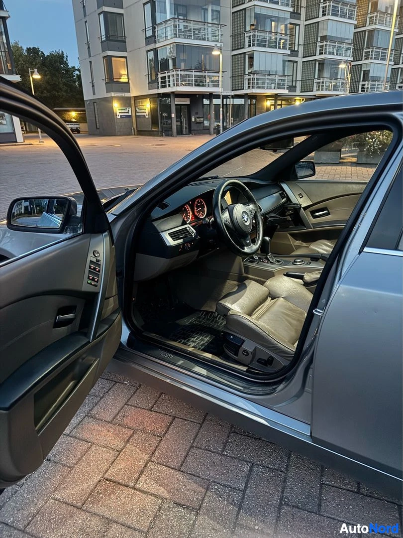 Harmaa BMW 530d xDrive 2007, ulkokuva 8