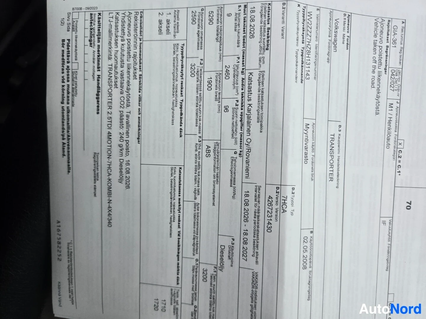 Asiakirja: Ajoneuvon rekisteröintitodistus, jossa on ajoneuvon tiedot kuten rekisteritunnus, merkki Volkswagen, malli Transporter, VIN-koodi WW2ZZZ7HZ8H131143, käy
