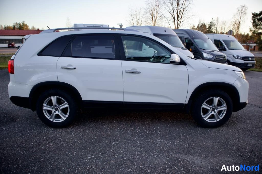 Valkoinen Kia Sorento 2014, sivulta, kuva 11