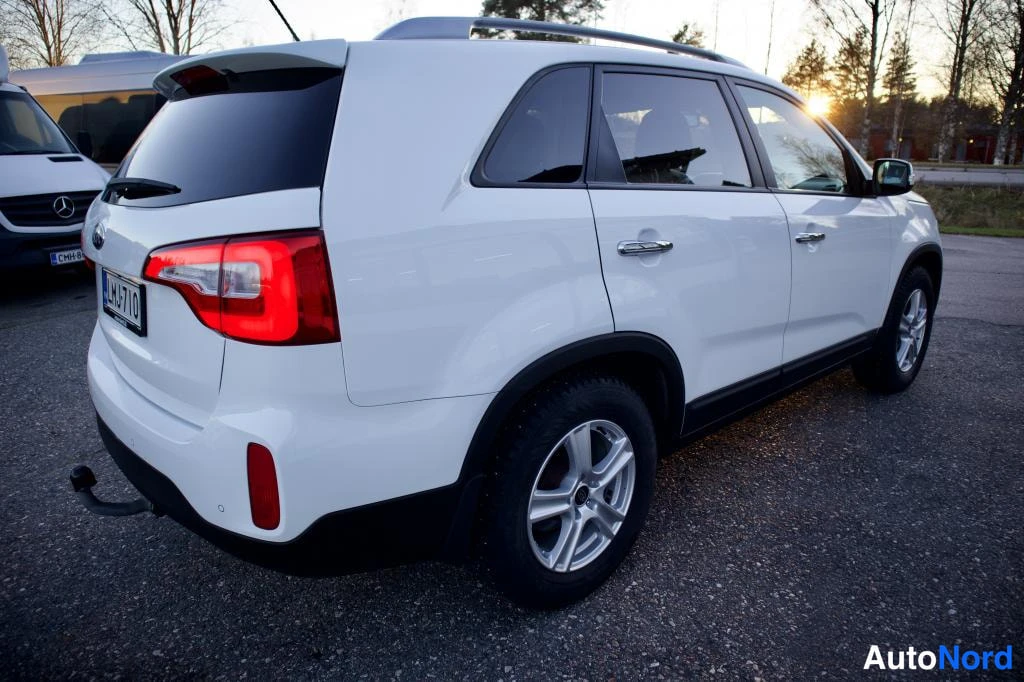 Valkoinen Kia Sorento 2014, takaviisto, kuva 15