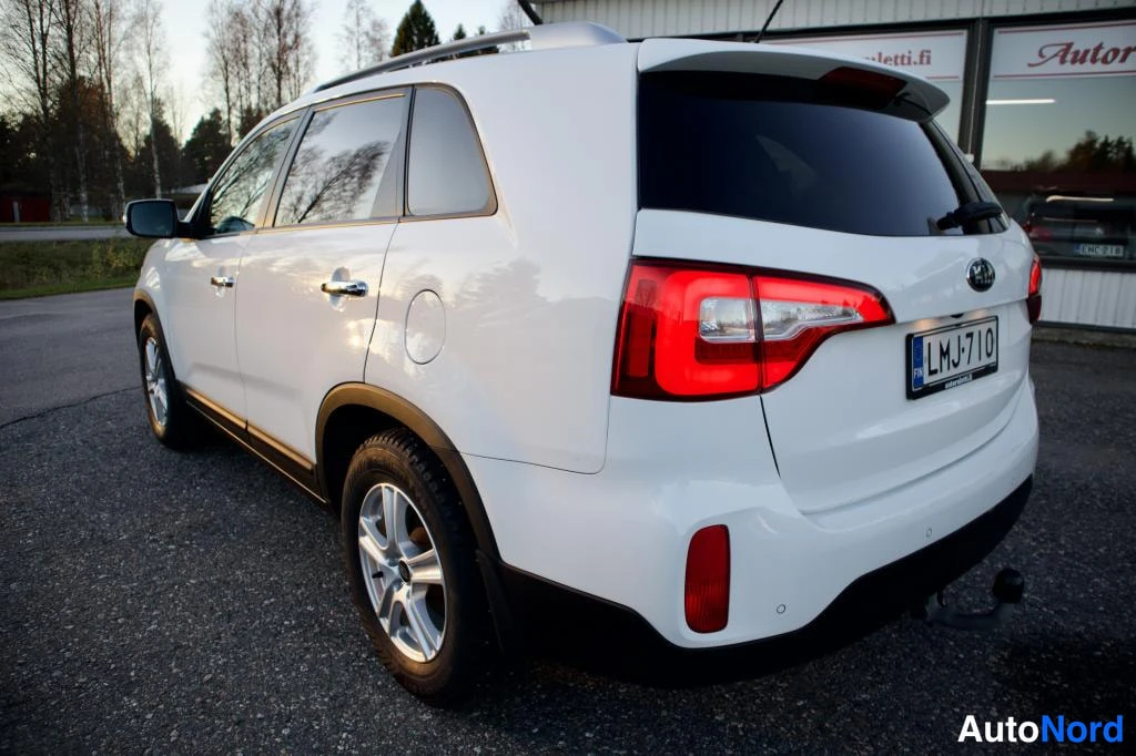 Valkoinen Kia Sorento 2014, takaviisto, kuva 14