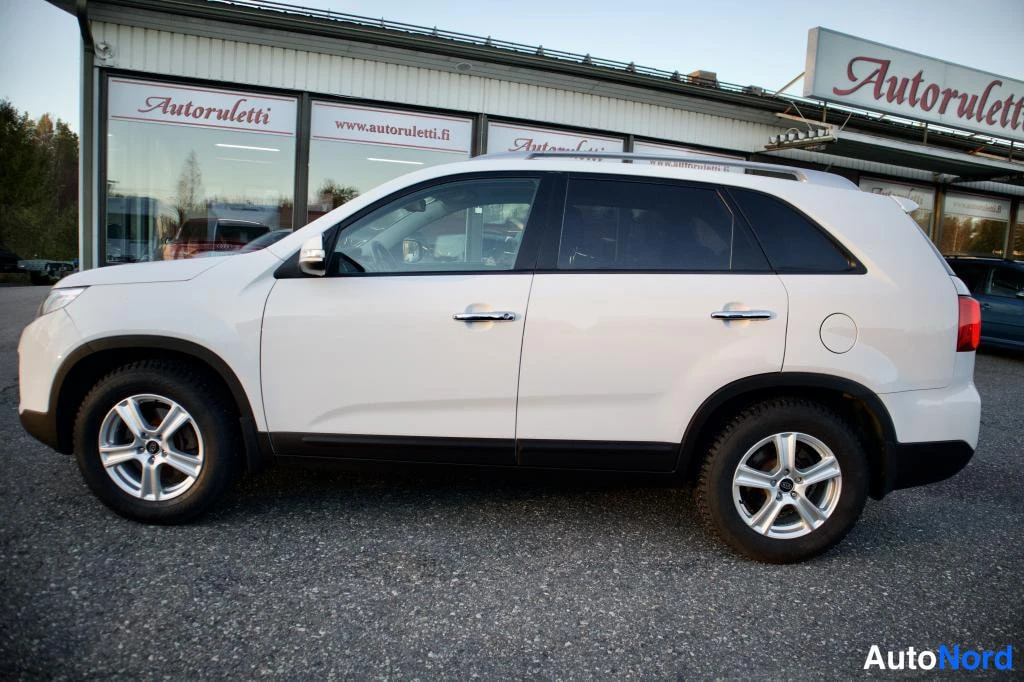 Valkoinen Kia Sorento 2014, etuviisto, keula vasemmalle, kuva 3