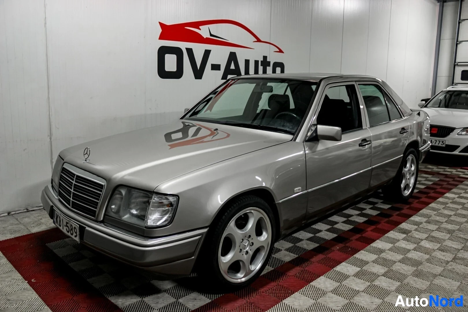 Mercedes-Benz W124 220 Sedan A 1994