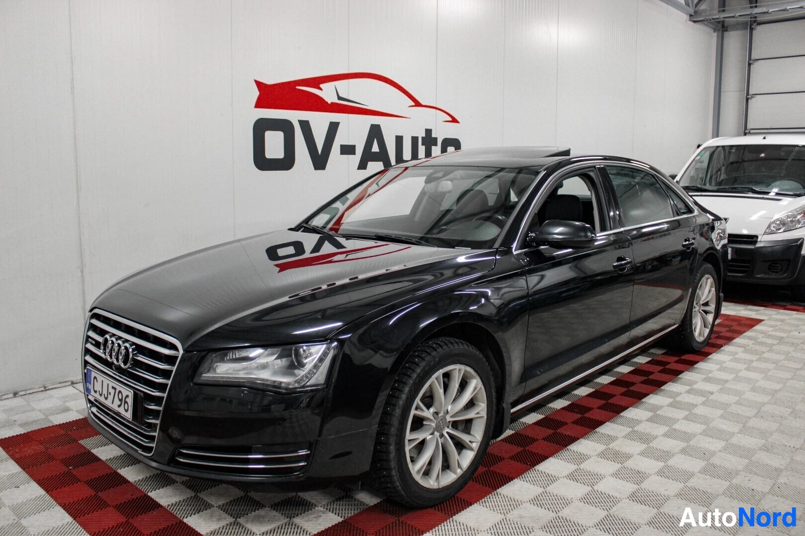 Audi A8 Lang 3,0 V6 TFSI quattro 2012