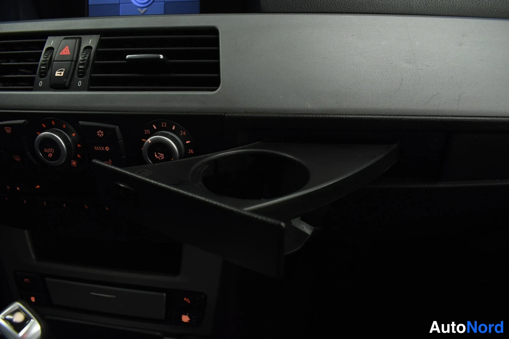 Sininen BMW 520d 2009, yksityiskohta, kuva 18