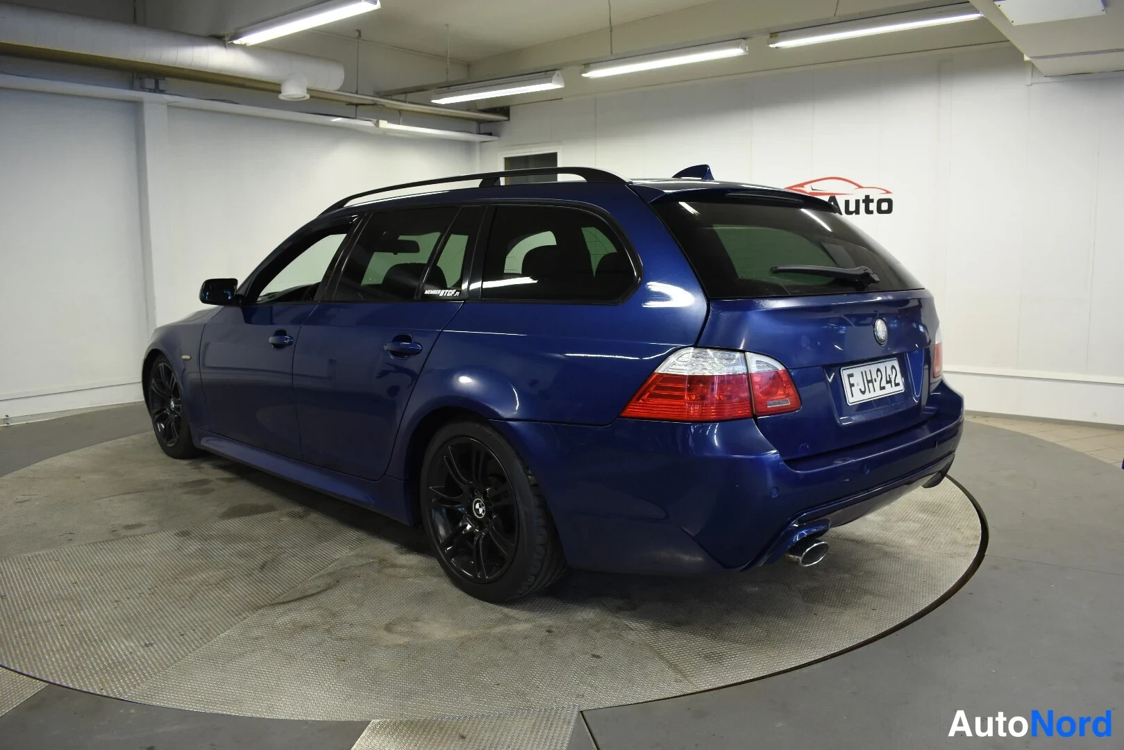 Sininen BMW 520d 2009, takaviisto, kuva 6