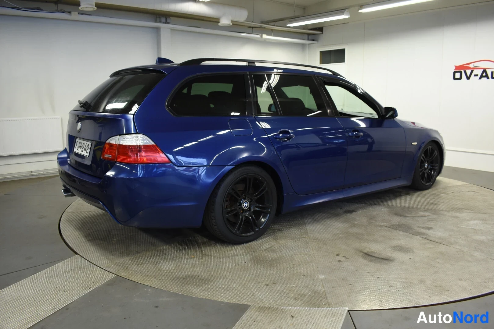 Sininen BMW 520d 2009, takaviisto, kuva 7