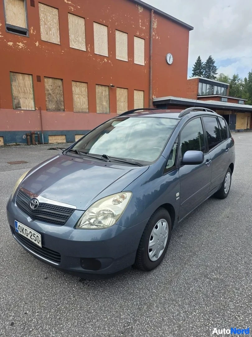 Toyota Corolla Verso 2003