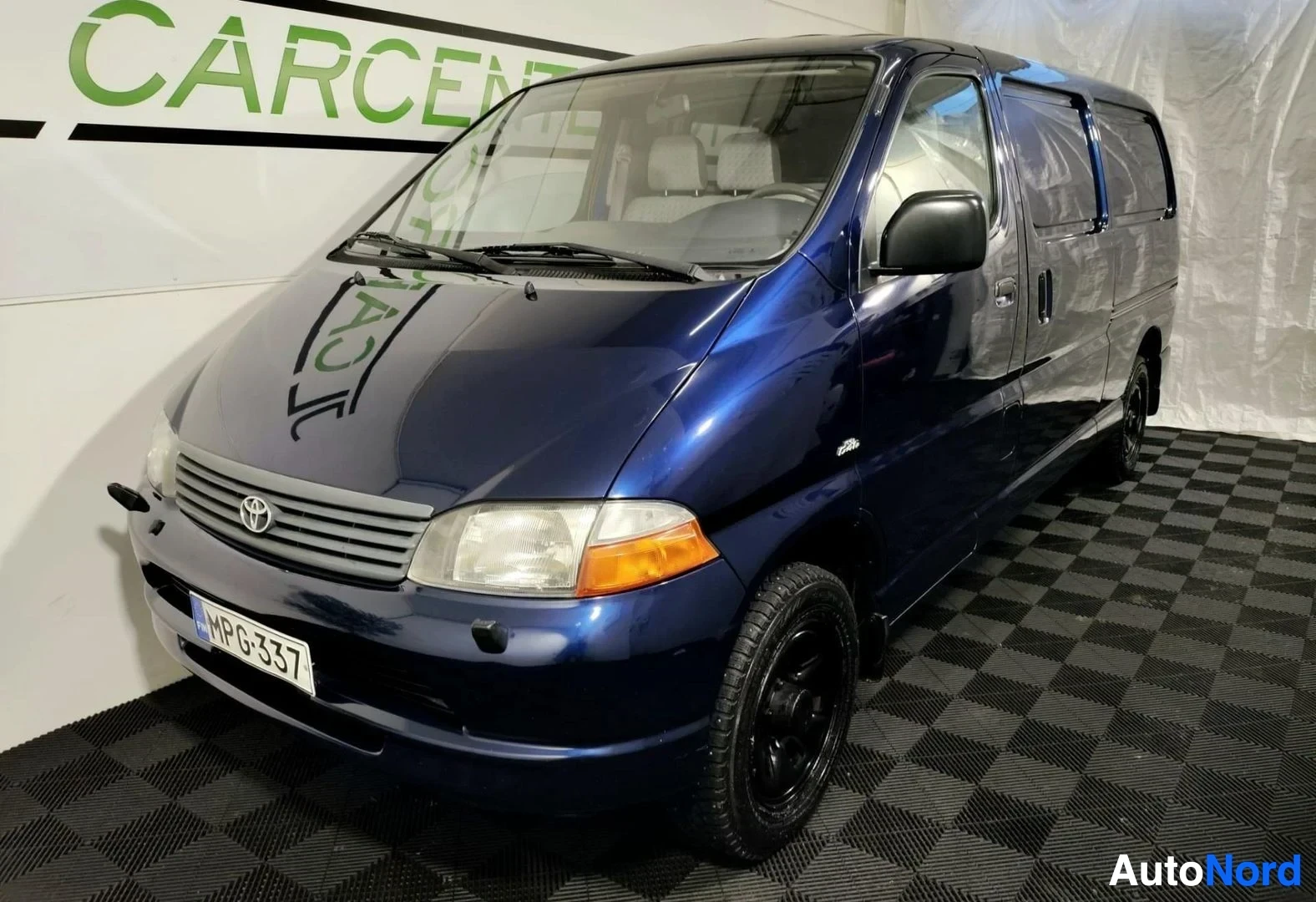 Toyota Hiace 2.5 D-4D 100 pitkä 4WD 2006