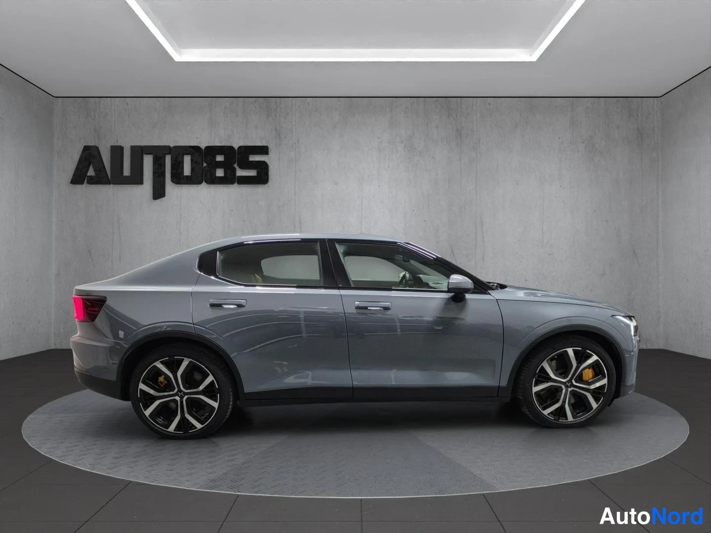 Harmaa Polestar 2 2021, sivulta, kuva 5