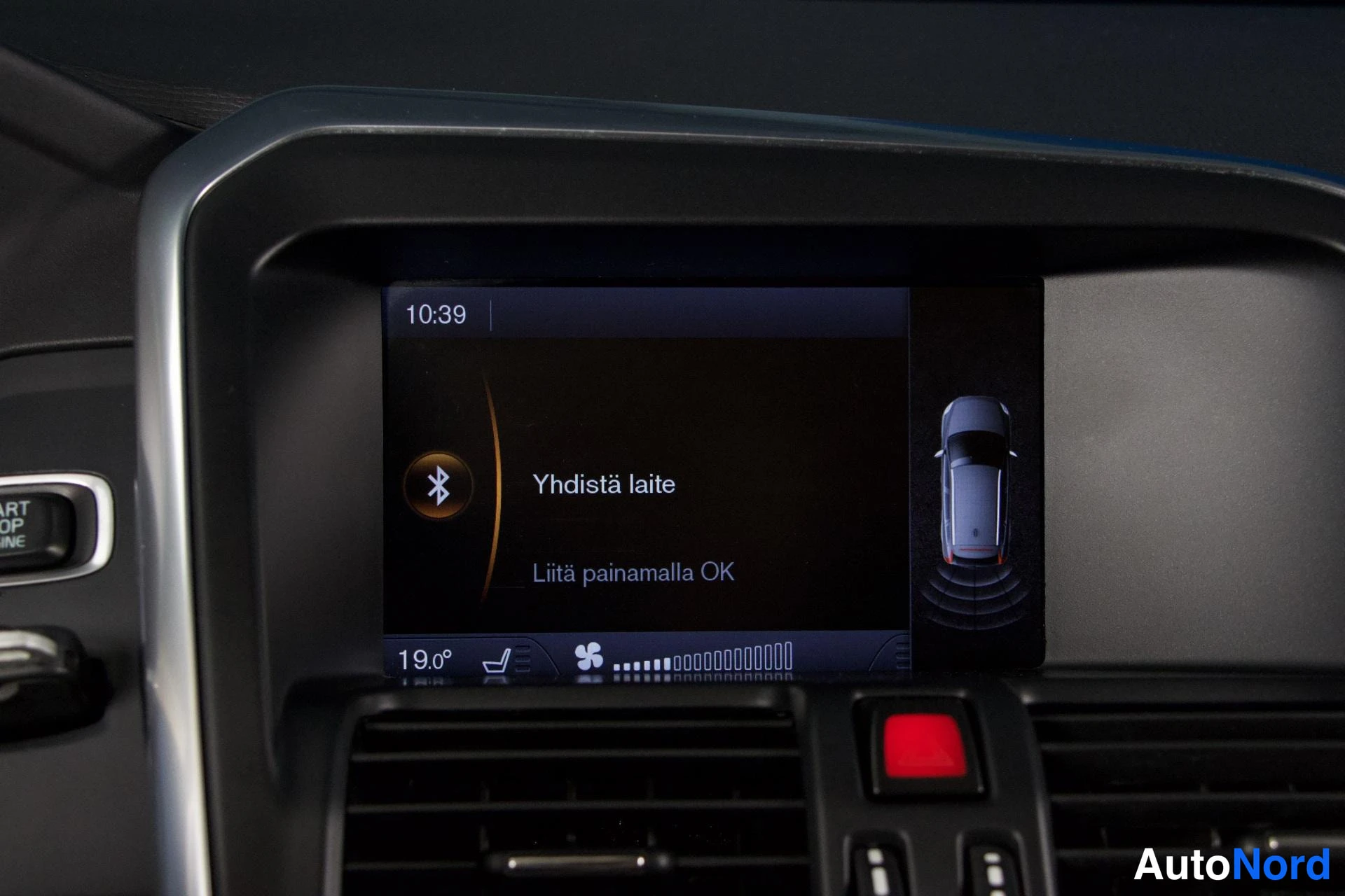 Valkoinen Volvo XC60 2012, kuva 14