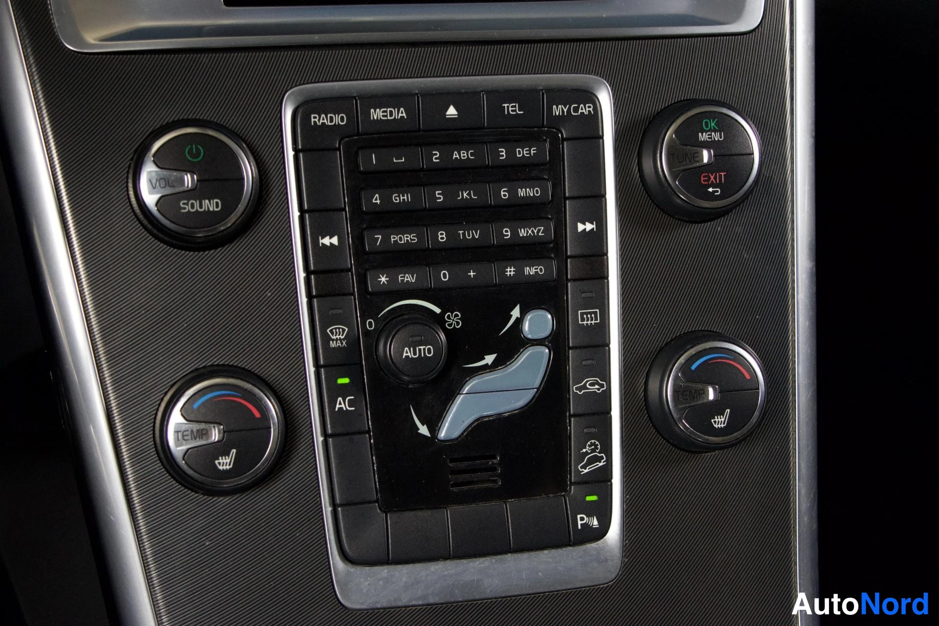 Valkoinen Volvo XC60 2012, kuva 16