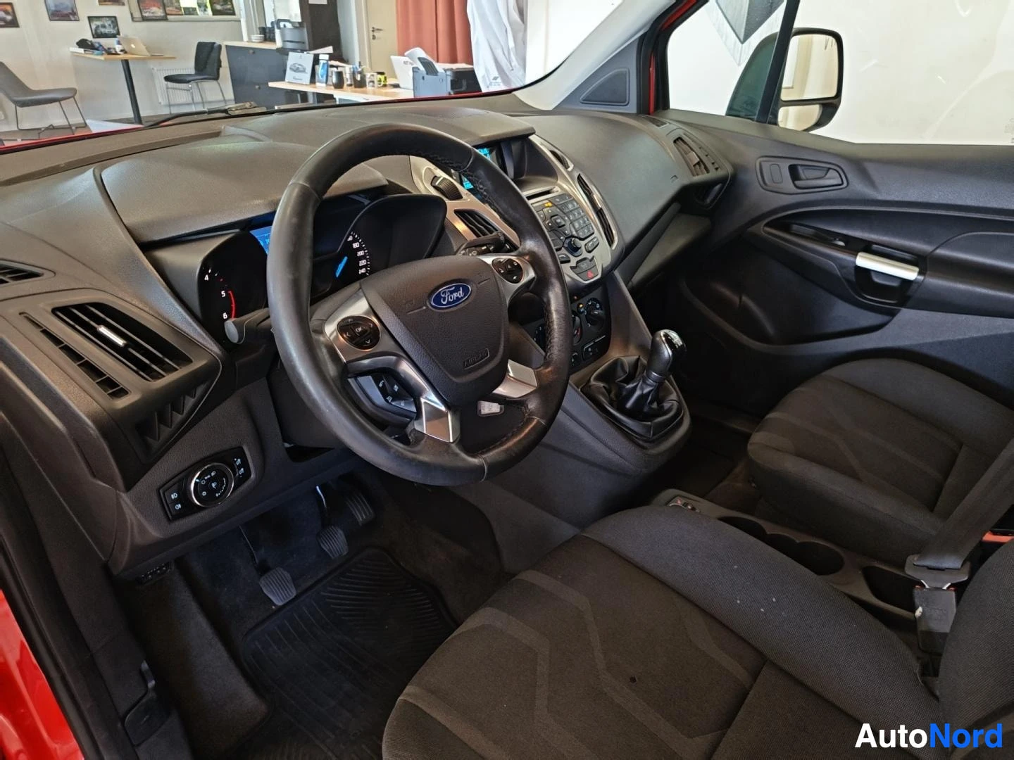 Ford Tourneo Connect 2015, ulkokuva 9