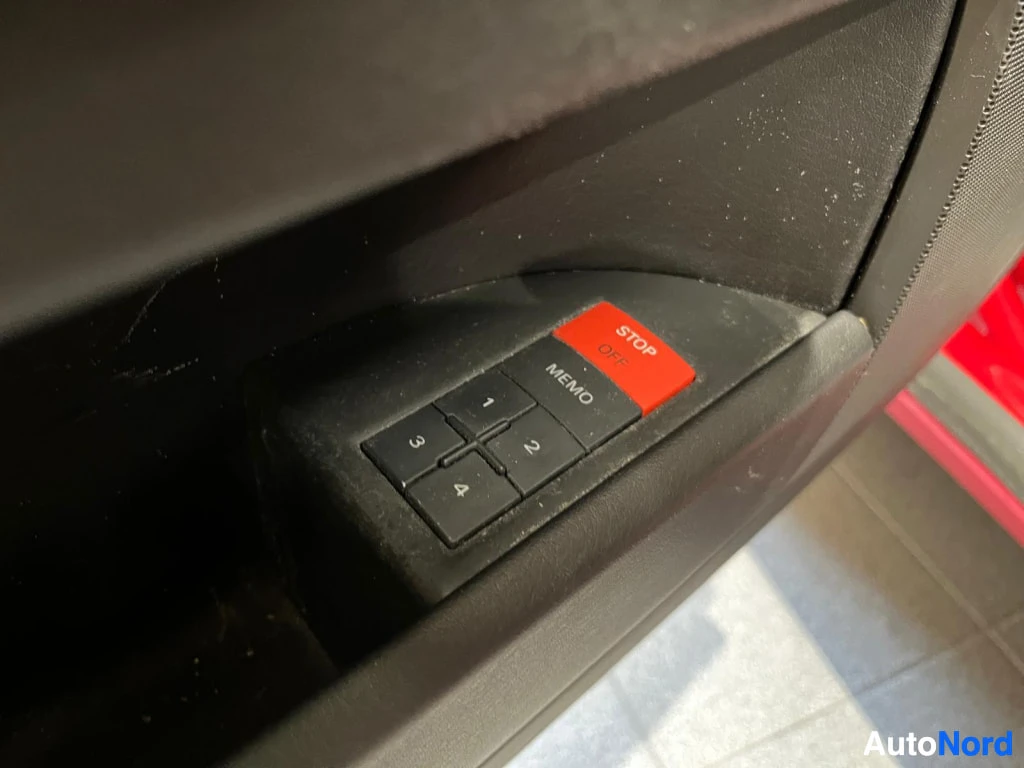 Muu: Oven alanurmassa muistitoiminnon näppäimet (1–4), MEMO ja punainen STOP/OFF-nappi.
