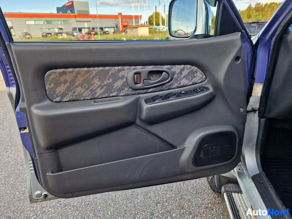 Silver Mitsubishi L200 2000, photo 16