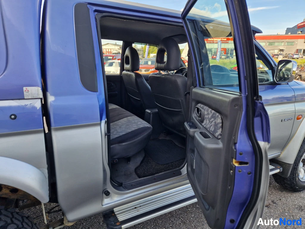 Silver Mitsubishi L200 2000, side, photo 9