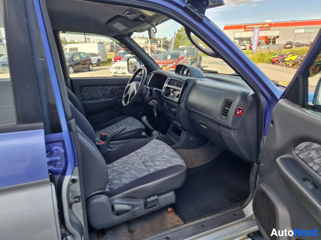 Silver Mitsubishi L200 2000, side, photo 10