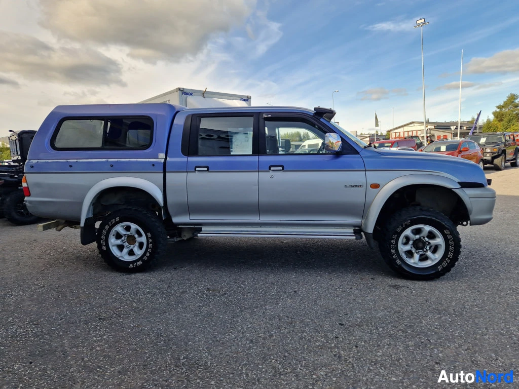 Silver Mitsubishi L200 2000, side, photo 7