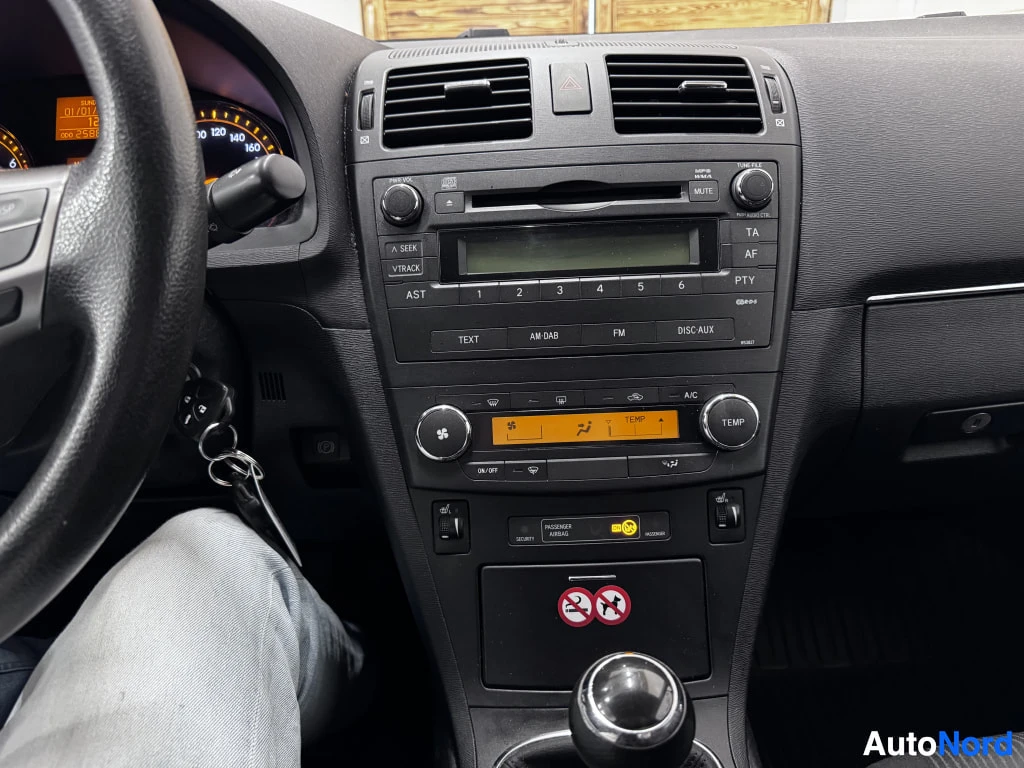 Hopea Toyota Avensis 2009, kuva 14