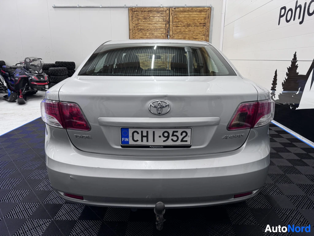 Hopea Toyota Avensis 2009, takaa, kuva 7