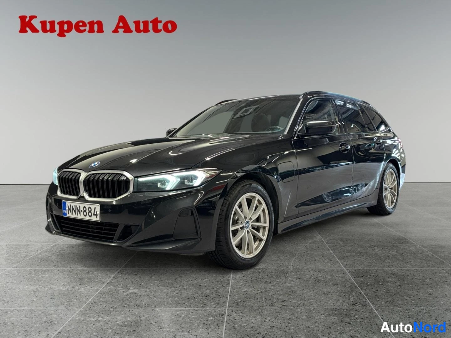 BMW 330e xDrive A Charged Edition 2024