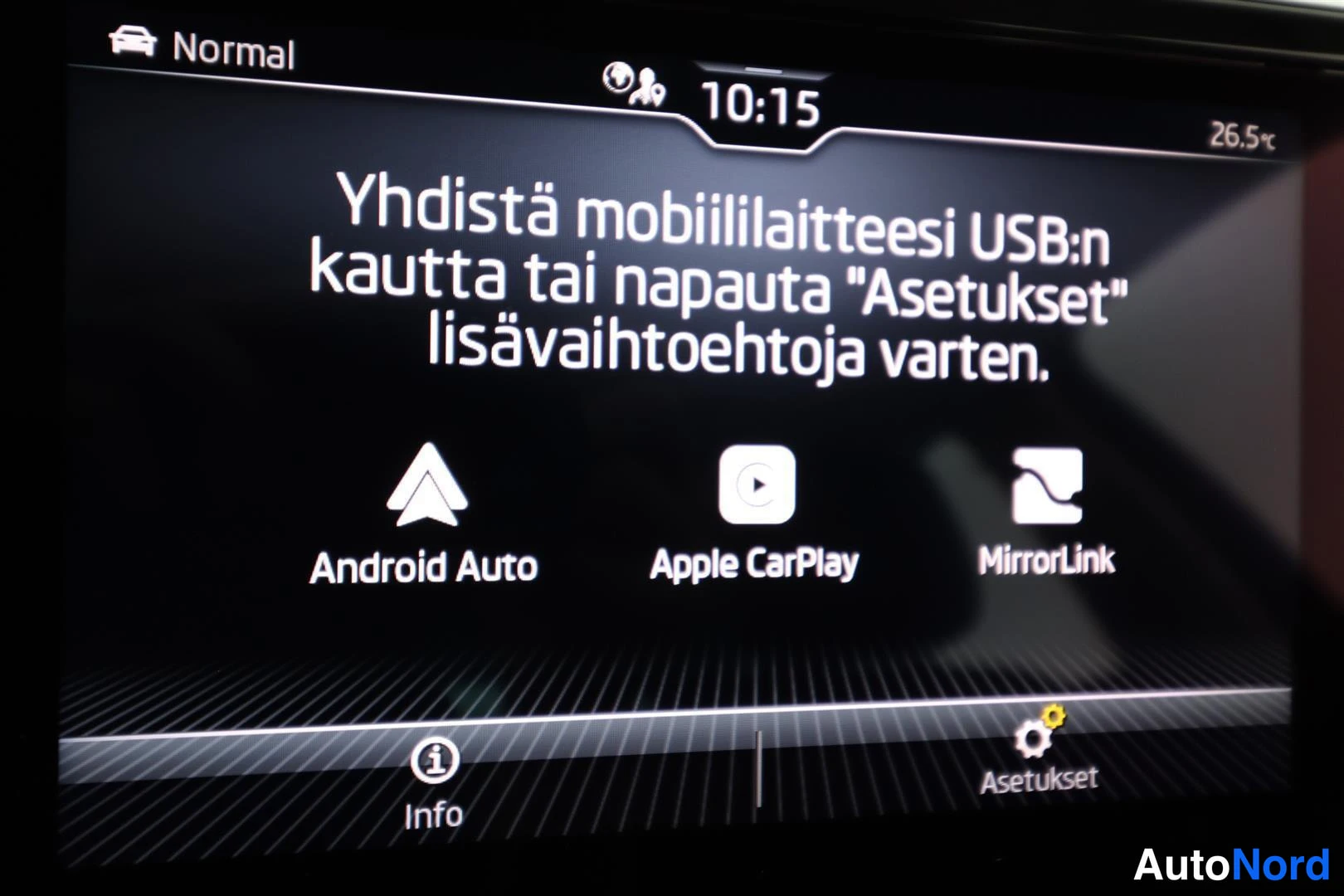 Muu: Infotainment-näyttö, joka tarjoaa vaihtoehdot Android Auto, Apple CarPlay ja MirrorLink.