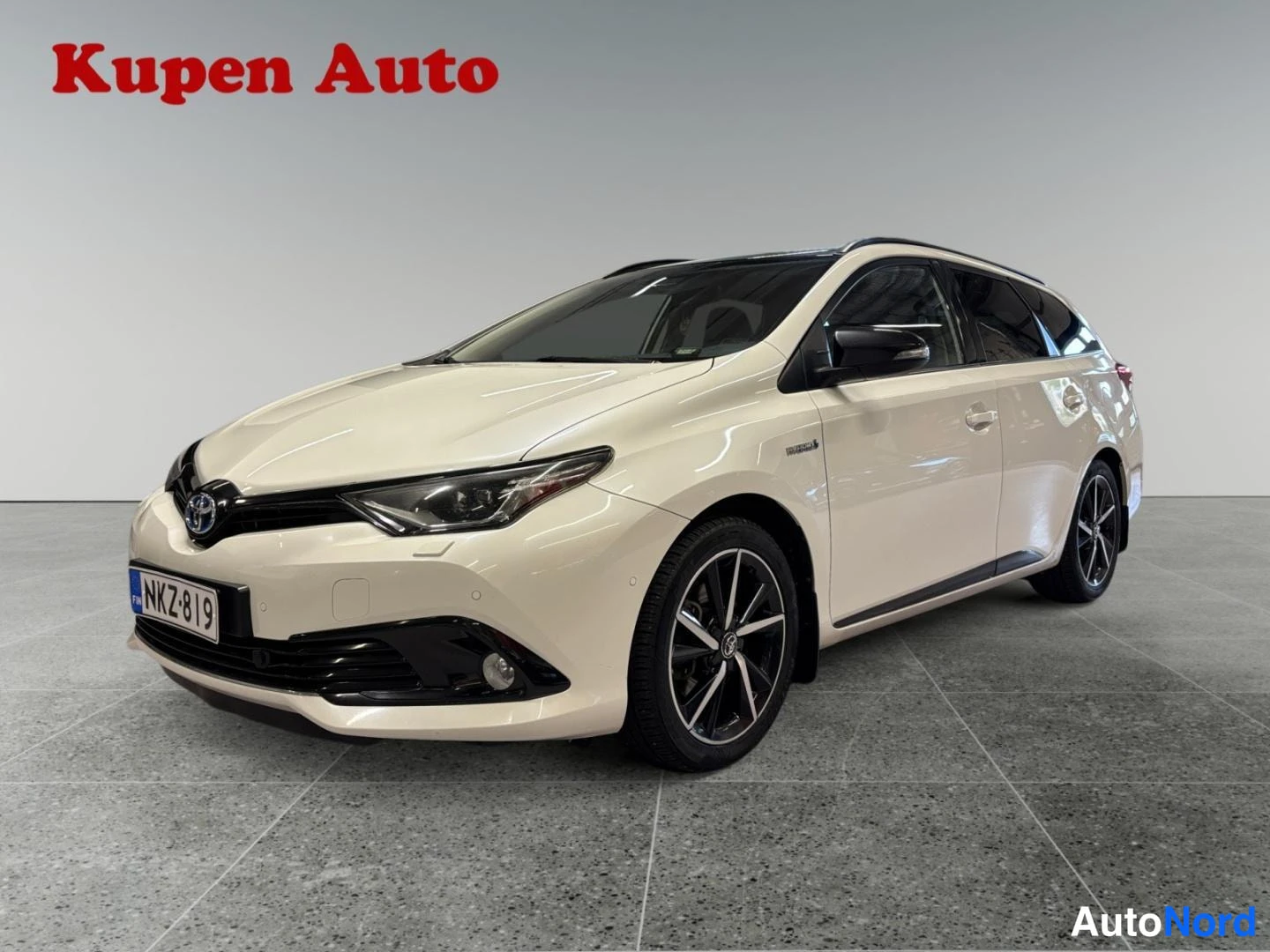 Toyota Auris Touring Sports 1,8 Hybrid Black Edition 2017