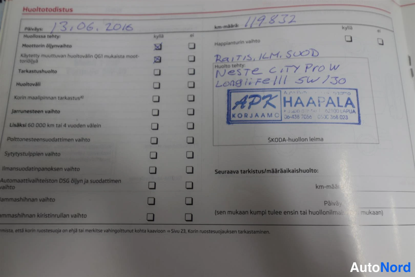 Asiakirja: Huoltotodistus, jossa merkintä huolosta 13.06.2016 ajettuna 119 832 km, leimalla APK Korjaamo Haapala, Laapua.
