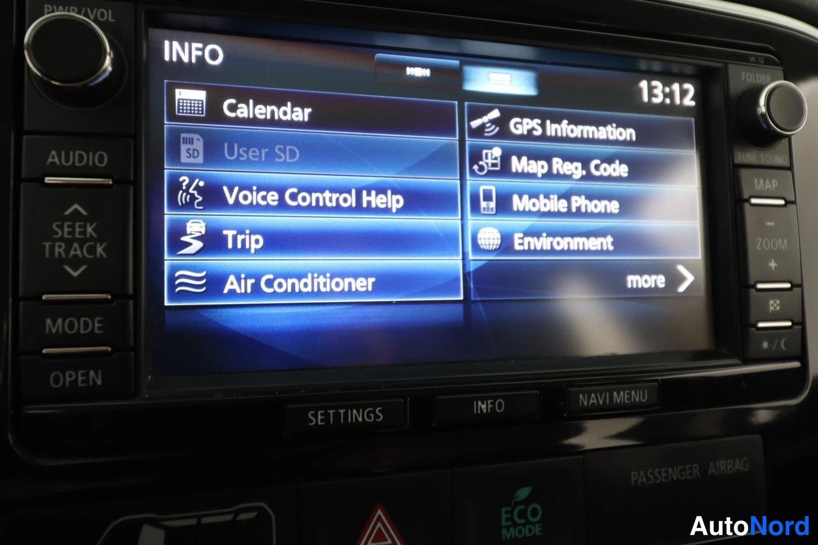 Muu: Infotainment-järjestelmän INFO-valikko: Calendar, User SD, Voice Control Help, Trip, Air Conditioner, GPS Information, Map Reg. Code, Mobile Phone, Environment;