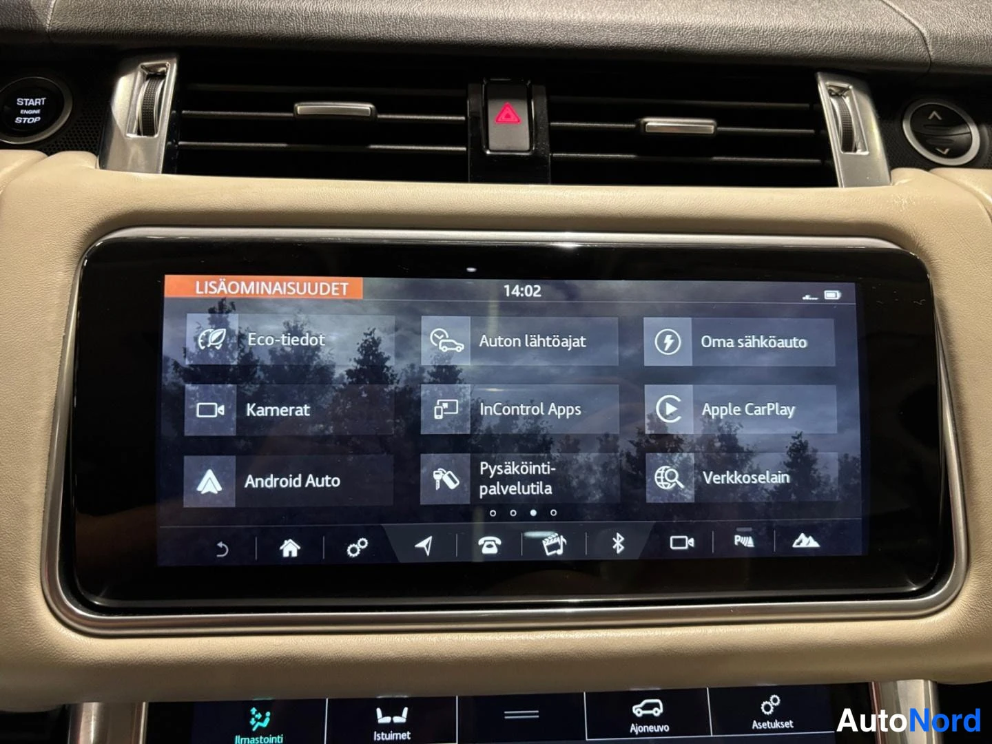 Muu: Infotainment-näytön lisäominaisuudet: Eco-tiedot, kamerat, Apple CarPlay, Android Auto, InControl Apps