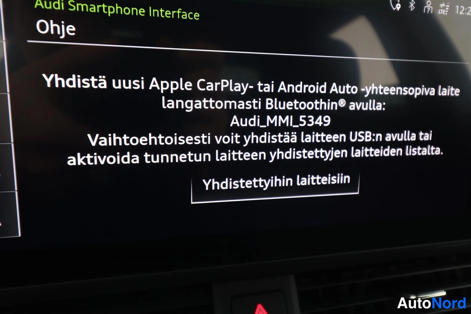 Yksityiskohta: Näyttö: Audi Smartphone Interface -ohje Bluetooth-yhdistämisestä Apple CarPlay- tai Android Auto -laitteelle, laite Audi_MMI_5349.