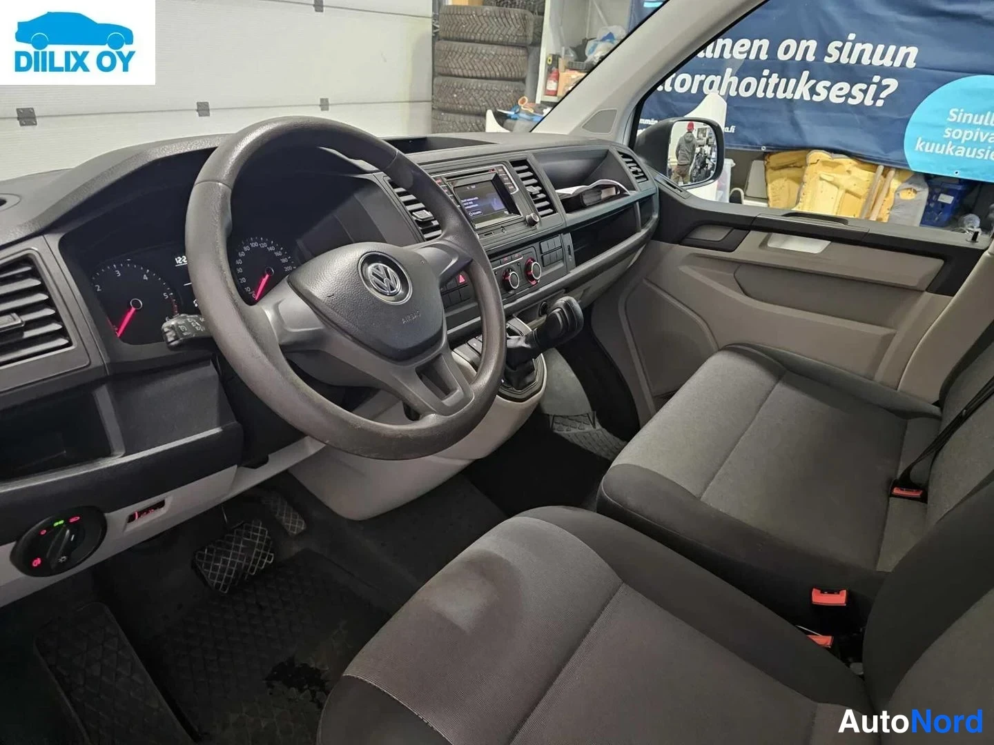 Valkoinen Volkswagen Transporter 2020, kuva 18