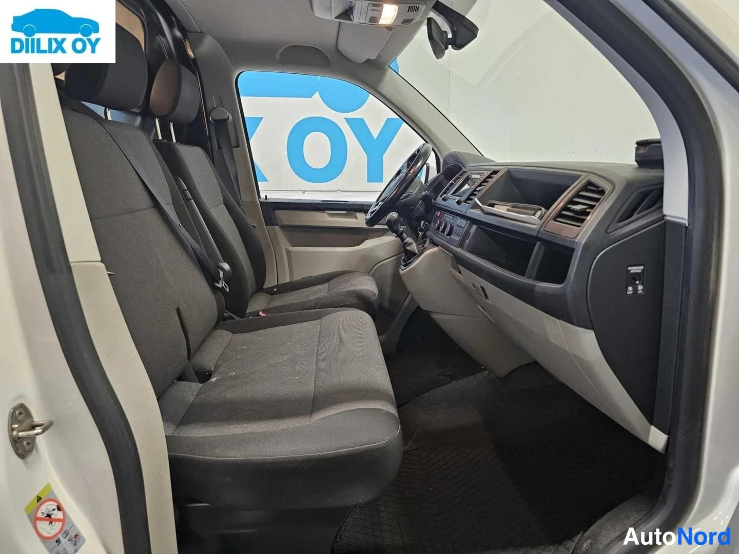 Valkoinen Volkswagen Transporter 2020, kuva 8
