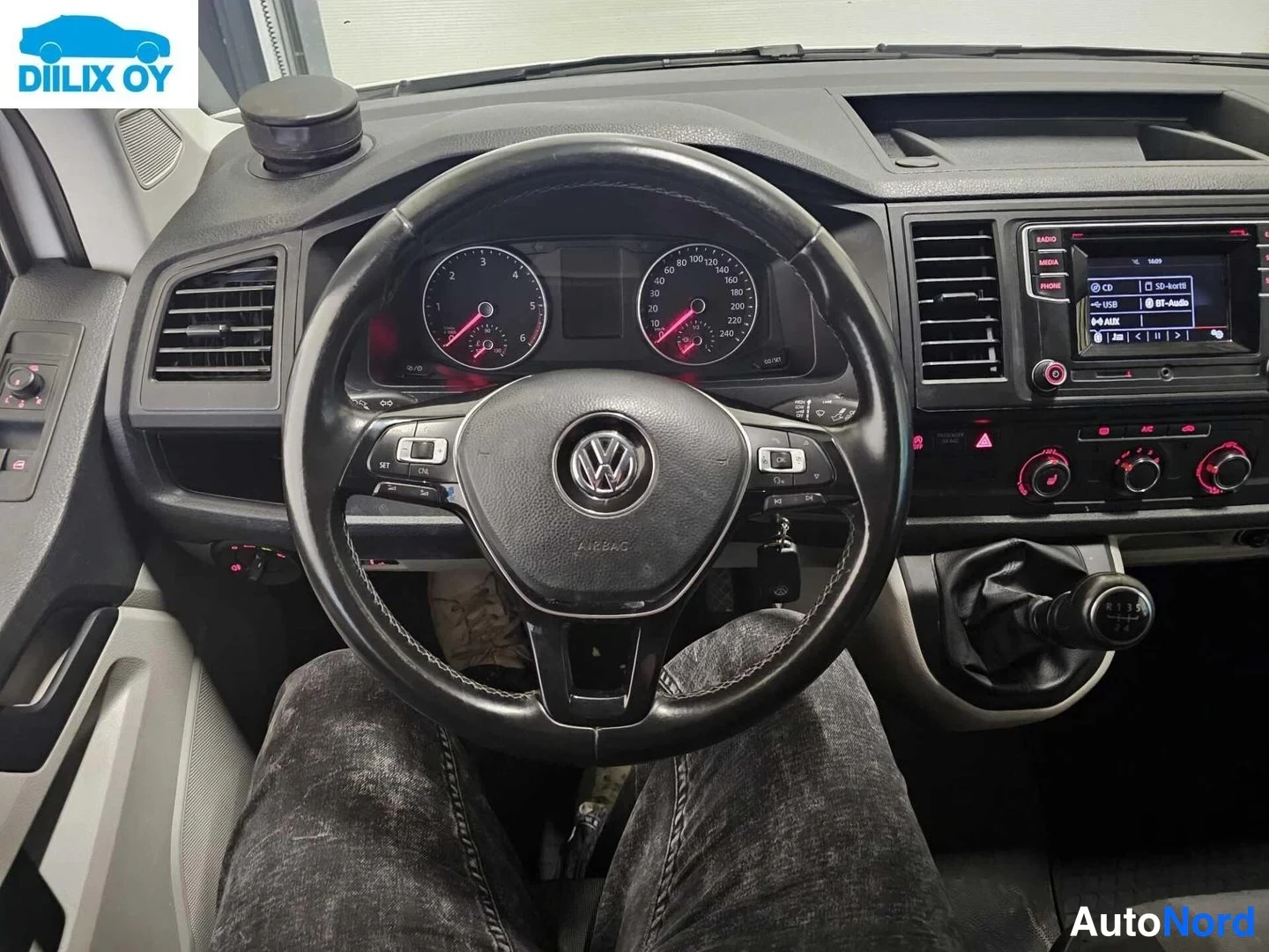 Valkoinen Volkswagen Transporter 2020, kuva 14
