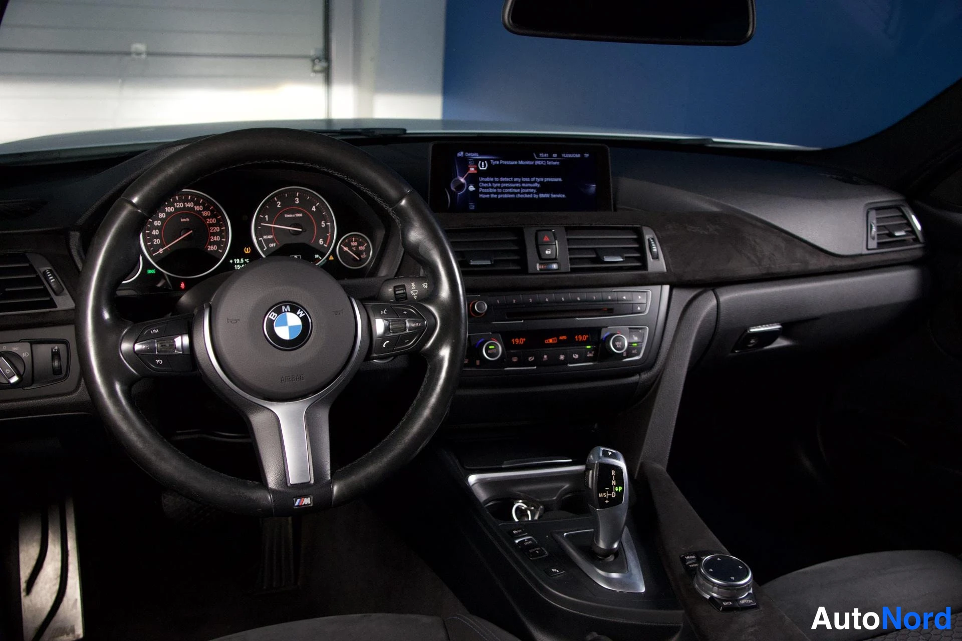 Valkoinen BMW 330d 2014, kuva 13