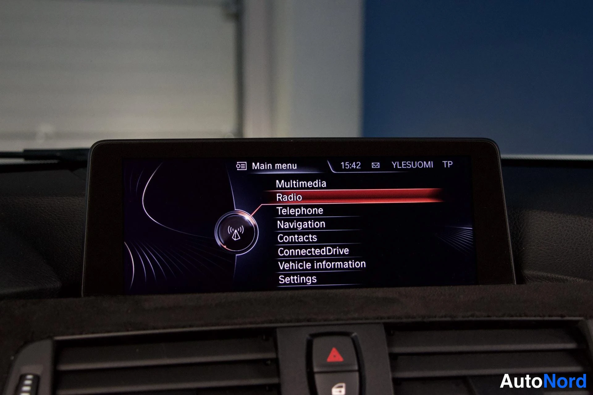 Valkoinen BMW 330d 2014, kuva 15