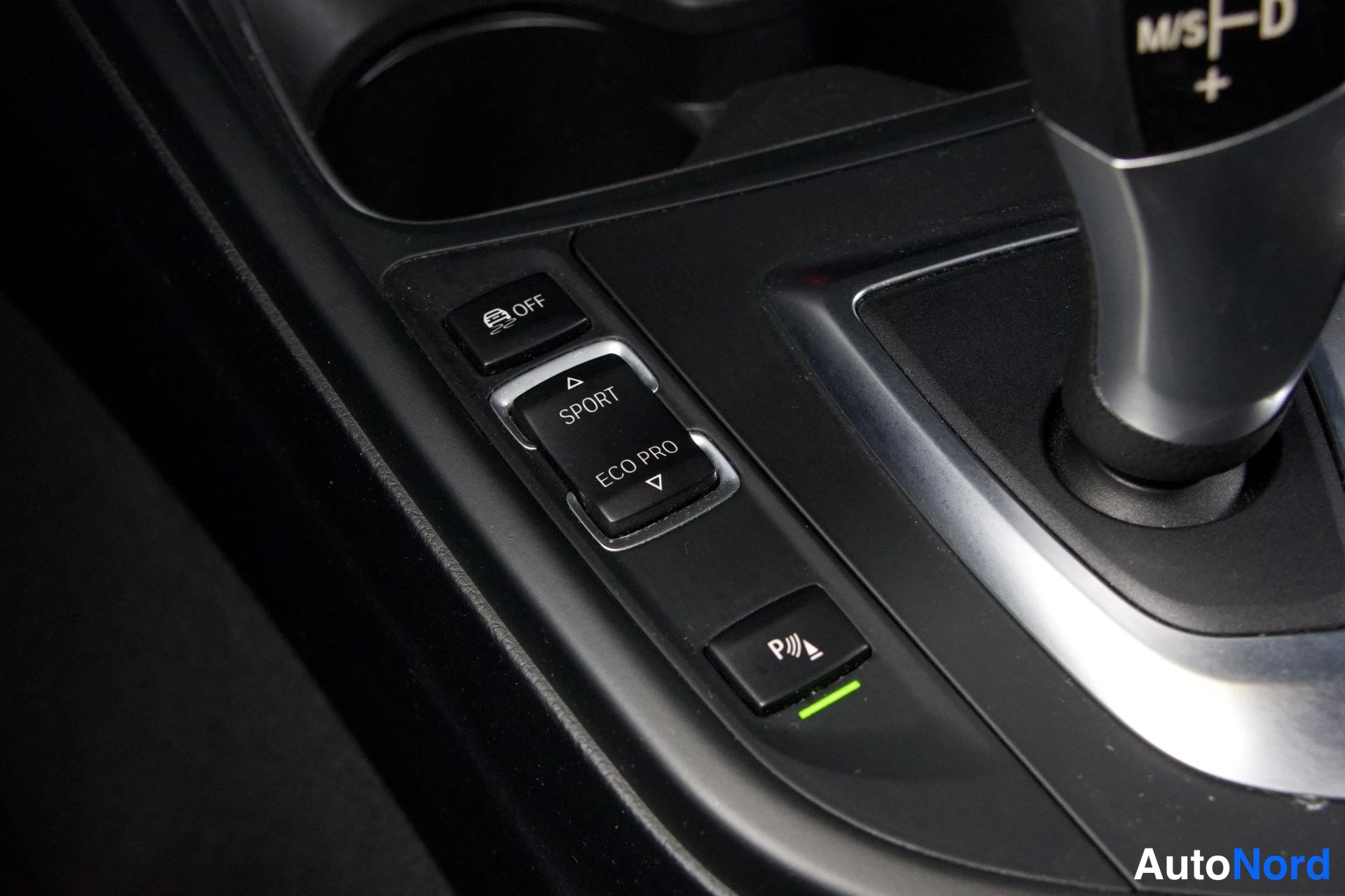 Valkoinen BMW 330d 2014, kuva 20