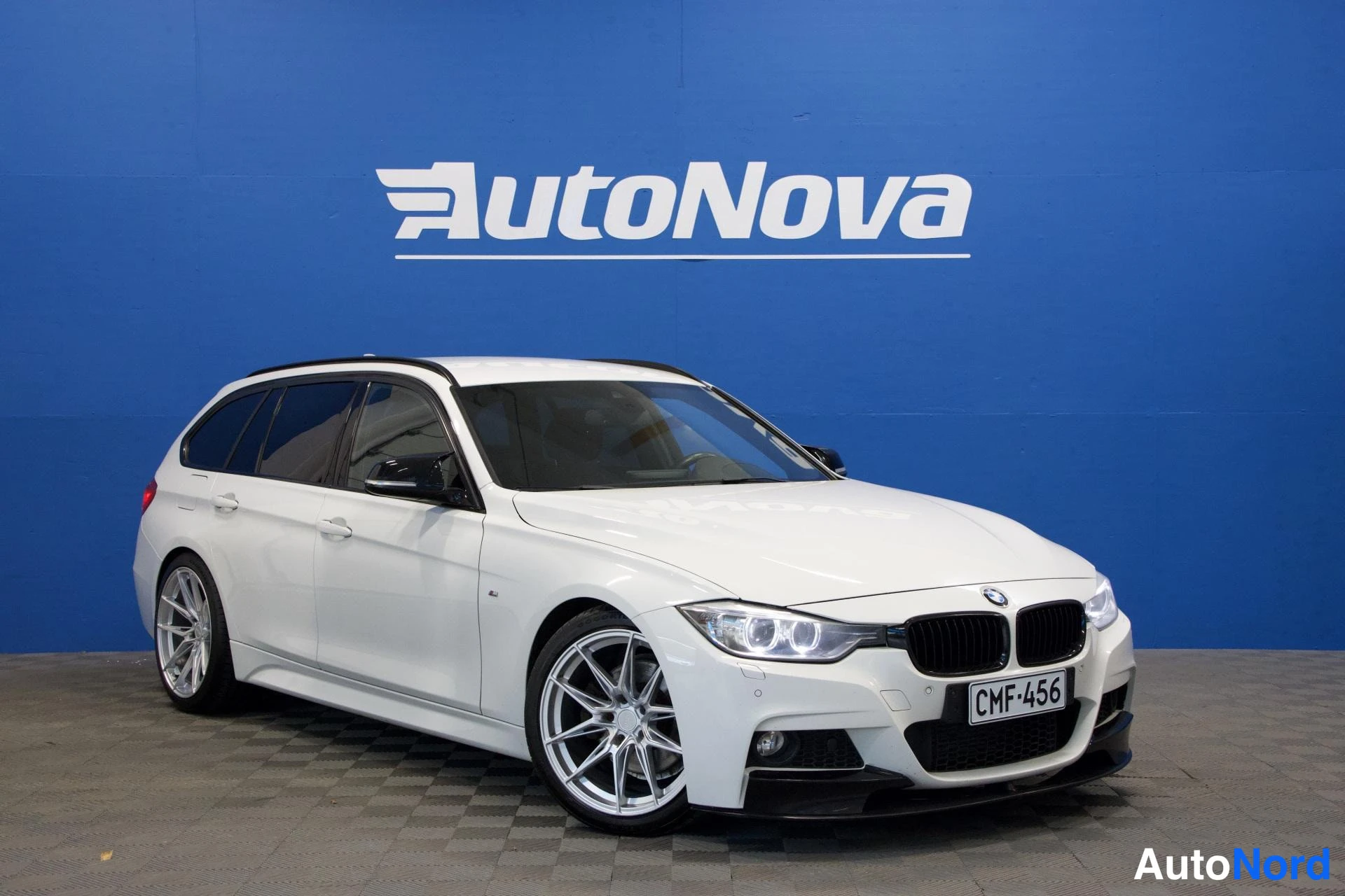 Valkoinen BMW 330d 2014, etuviisto, keula oikealle, kuva 2