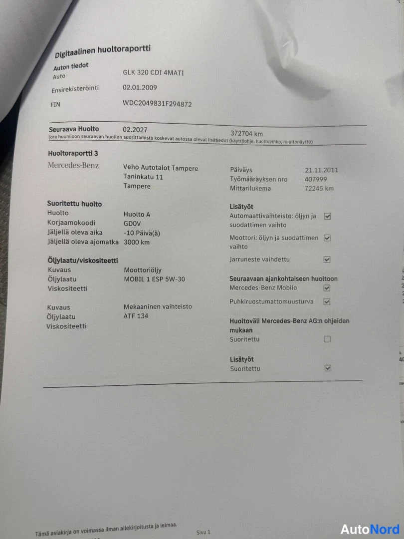 Asiakirja: Sama digitaalinen huoltoraportti toistuvana kuviona, Mercedes-Benz GLK 320 CDI 4MATIn huolto vuodelta 2011.