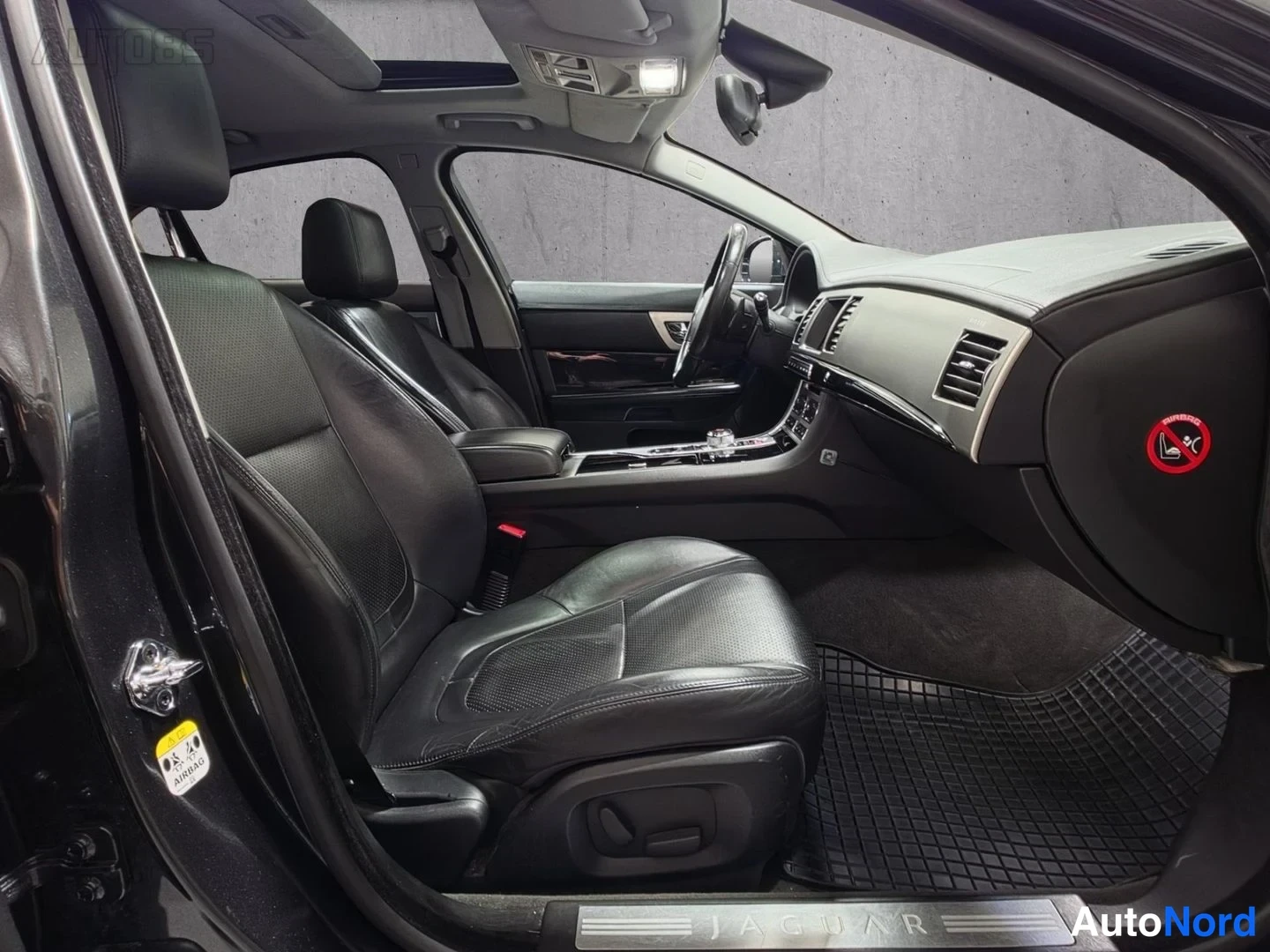 Harmaa Jaguar XF 2012, etuistuimet, kuva 11