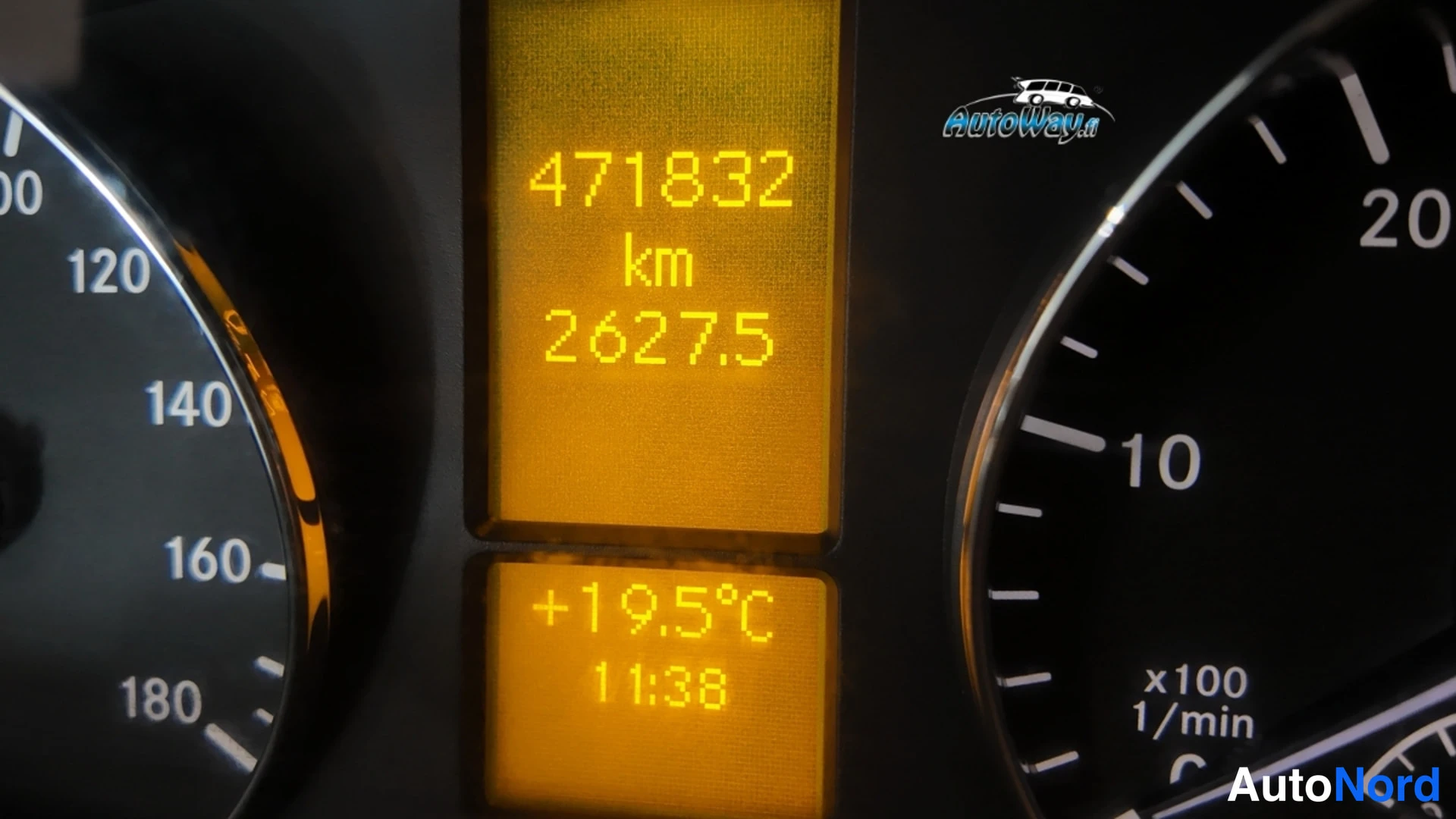 Muu: Tiometerin tarkka kuva näyttää 471 832 km.